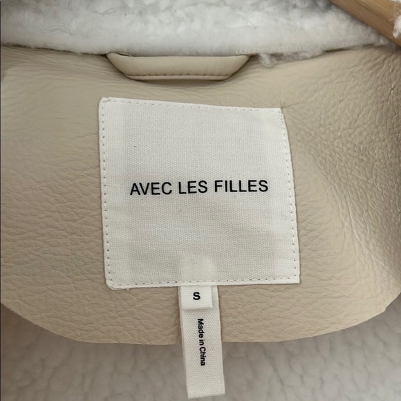 Cream Teddy Jacket with Fluffy Texture - Picture 5 of 5